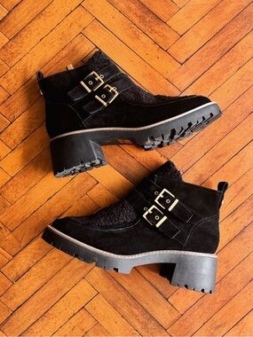 Sz 9.5 Vince Camuto Destonny Cozy Gold Buckle Block Heel Fur Bootie EUC